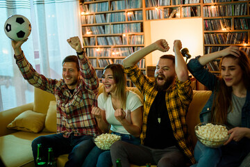 Friends watching football game at home and drinking beer while relaxing on the couch © Zamrznuti tonovi