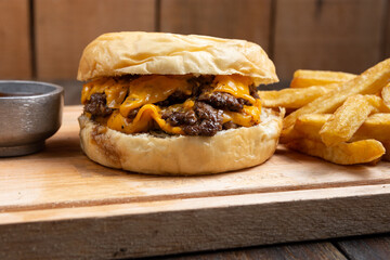 hamburguesa doble con cheddar