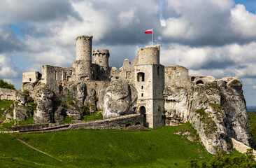 Fototapeta na wymiar The ruins of the castle in Ogrodzieniec, southern Poland