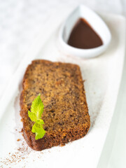 comida deliciosa, fideos, pasta, pizza, sandwich cafeteria, con jugo natural y postre de vainilla o chocolate, platos blancos ensalda capresse, albahaca queso hamburguesa, brownie, galleta de chocolat