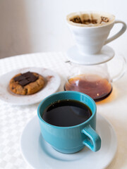 bebida caliente o fria, cafe, granisado, cafe en grano, cafe puro, chemex, v60, prensa francesa, prensa, cafe presa, postres, agua, expreso cafe filtrado, filtrado, brownie, galletas de chocolate