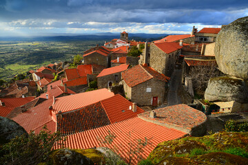 Obraz premium Sunset on the beautiful historic village of Monsanto, Beira Baixa, Portugal