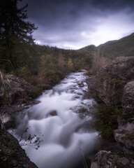 Rio  tormentoso