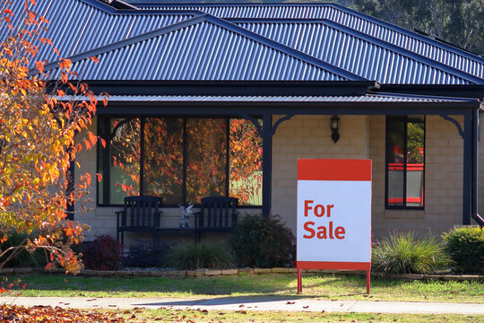 For sale sign Australia generalised, with house in background	