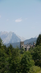 Fototapeta na wymiar nature montagne, lac, et forêt verdoyante en Autriche