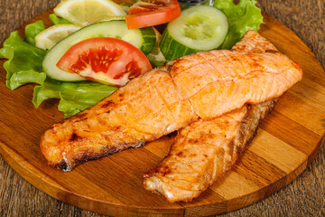 Grilled salmon served vegetables and lemon