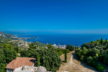 La Turbie village de la Côte d'Azur, surplombant Monaco.	