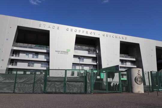 Le stade de l'ASSE,  stade de l'&eacute;quipe de football de Saint Etienne, surnomme "Le chaudron", vu de l'ext&eacute;rieur, ville de Saint Etienne, d&eacute;partement de la Loire, France