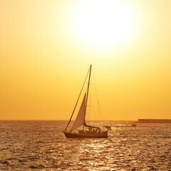Fototapeta premium Sail boat against sea sunset