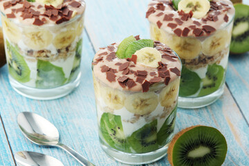 Trifle desserts with bananas, kiwi and yogurt