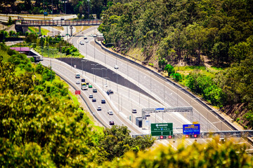 A highway near Mount Coot-Tha Summit Lookout, Brisbane, Australia - obrazy, fototapety, plakaty