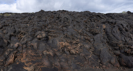 Fläche mit erstarrter schwarzer Lava - Stricklava - Pahoehoe Lava, aufgenommen bei La Restinga, Insel El Hierro, Kanarische Inseln