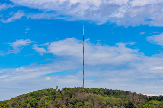 Velbert Langenberg in Deutschland Landschaft mit den Wahrzeichen der Kleinstadt - Der Bismarckturm und der Sender