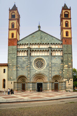 Fototapeta premium The Basilica of St. Andrew is a beautiful monument of early Italian Gothic, retaining the features of the Romanesque style. 