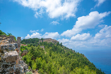 One of the symbols of Alanya – the Alanya castle over the rocky peninsula in the middle of the city.