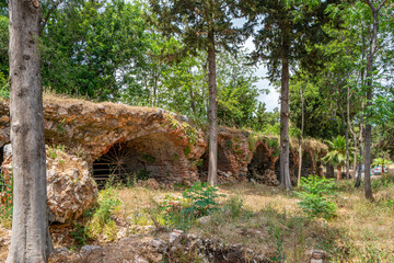 The Alanya castle has a castle wall of 6.5 km length, 140 towers, about 400 cisterns, doors with inscriptions and as an open air museum reflects Seljuk art at its best.