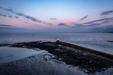 Obraz premium A Lighthouse and Breakwater at the Mouth of a Berwick Upon Tweed