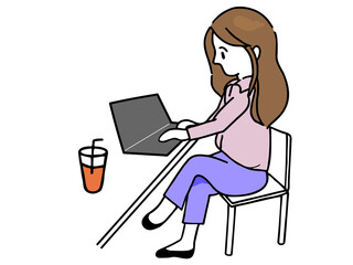 カフェでリラックスをしながらパソコンワークをする女性