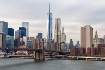 Fototapeta premium Brooklyn Bridge, Freedom Tower and Manhattan skyline, New York City.
