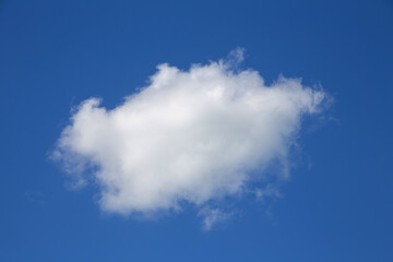 Obraz premium blue sky with white clouds of various shapes, sunny day, texture