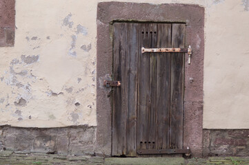 Fototapeta na wymiar Old wooden door