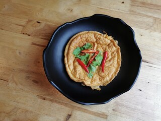 Oil-free eggs in a black bowl