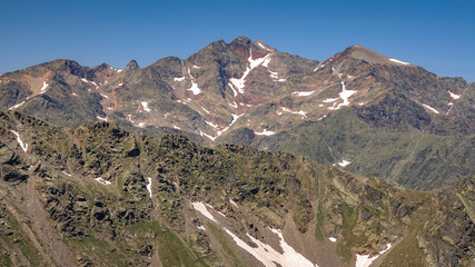 Fototapeta na wymiar Pica d'Estats massif seen from the Tristaina summit (Pyrenees, Andorra)