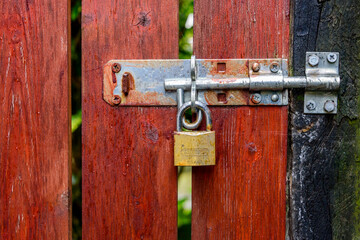 Gate lock