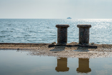 Poller an einem alten Hafen auf Amrum