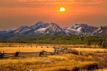 Foto op Plexiglas a split rail fence, pasture and meadow, and the Sawtooth Mountains near Stanley, Idaho. © Bob
