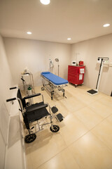 Hospital emergency area, with devices for re-animation