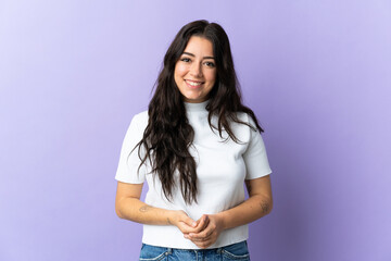 Obraz premium Young caucasian woman isolated on purple background laughing