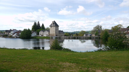 Fototapeta na wymiar vieux village médiéval dans le Limousin (France)