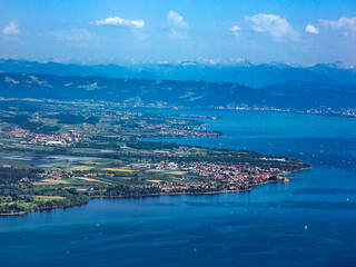 Naklejka premium Bodensee und Alpen von Oben