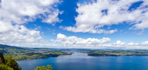 Fototapeta na wymiar Panoramafoto, Sicht hoch über dem Vierwaldstättersee, Bürgenstock, Schweiz