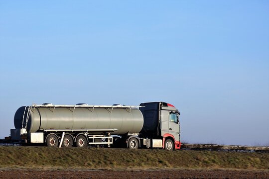 Symbolbild: LKW auf der Autobahn