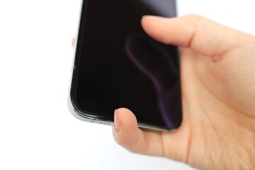 スマートフォンを小指で支える