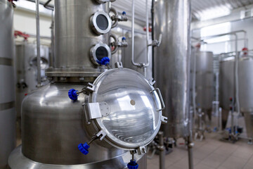 Stainless steel barrels and tanks and other containers for liquids in the food industry. Industrial production of alcoholic or soft drinks.