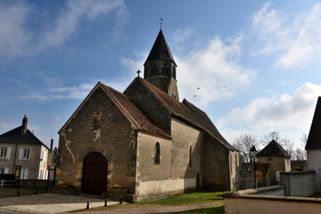 Fototapeta na wymiar Eglise de Livry dans la Nièvre en Bourgogne-Franche-Comté