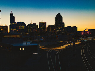 Fototapeta premium city skyline at dusk