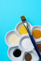 梅皿の絵の具と筆