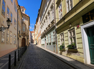 Fototapeta na wymiar Looking up a typical old European street