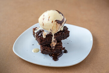 Chocolate brownies with vanilla ice cream