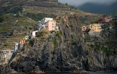 Obraz premium Village of Manarola with colourful houses at the edge of the cliff Riomaggiore, Cinque Terre, Liguria, Italy
