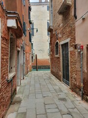 Fototapeta na wymiar narrow street in venice city