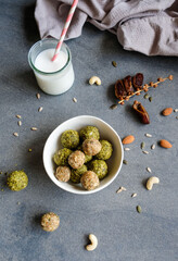 Healthy homemade snacks and desserts / Bliss Balls Snack Box / Delicious and full of fibre, vitamins and minerals enriched incorporating nuts and seeds in your diet