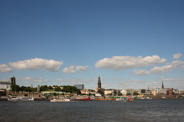 Fototapeta premium Hamburg Hafen Landungsbrücken - Hamburg Harbour Landungsbrücken