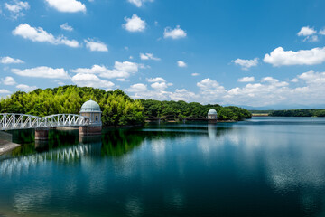 Fototapeta na wymiar 初夏の村山貯水池（多摩湖）の風景　