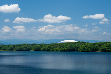 初夏の村山貯水池（多摩湖）の風景　