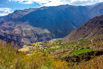 MOUNTAINS IN PERUVIAN ALPES 